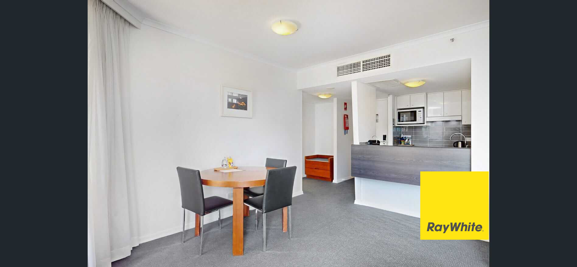 Stylish One Bedroom Apartment Furnished Located in Charlotte Street