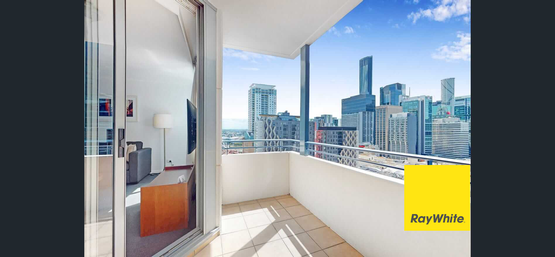 Stylish One Bedroom Apartment Furnished Located in Charlotte Street