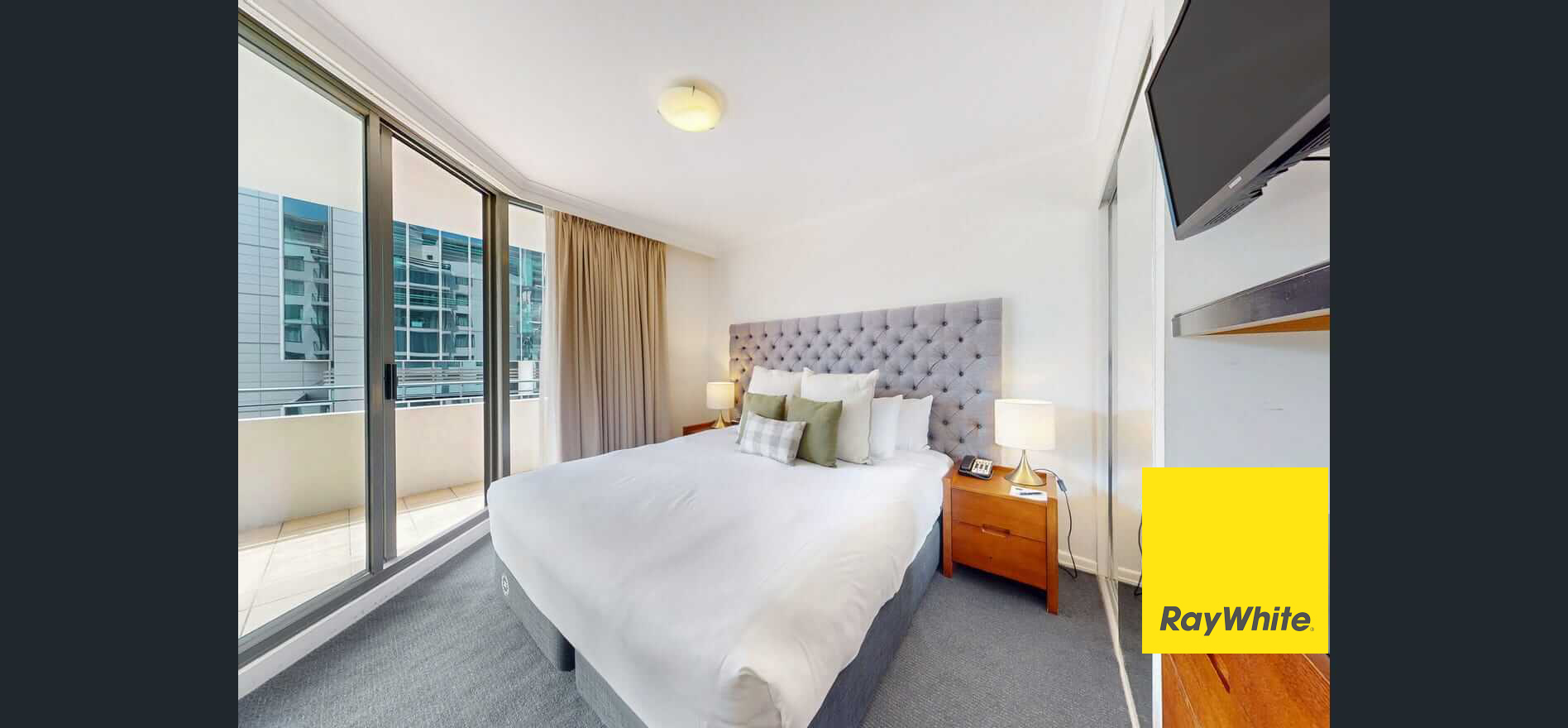 Stylish One Bedroom Apartment Furnished Located in Charlotte Street
