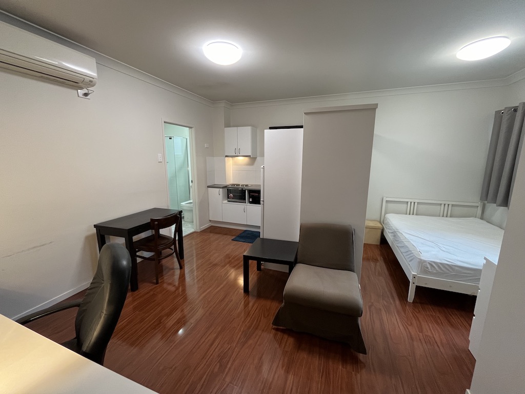 spring hill self-contained studio w FF A/C bills-in, 1P