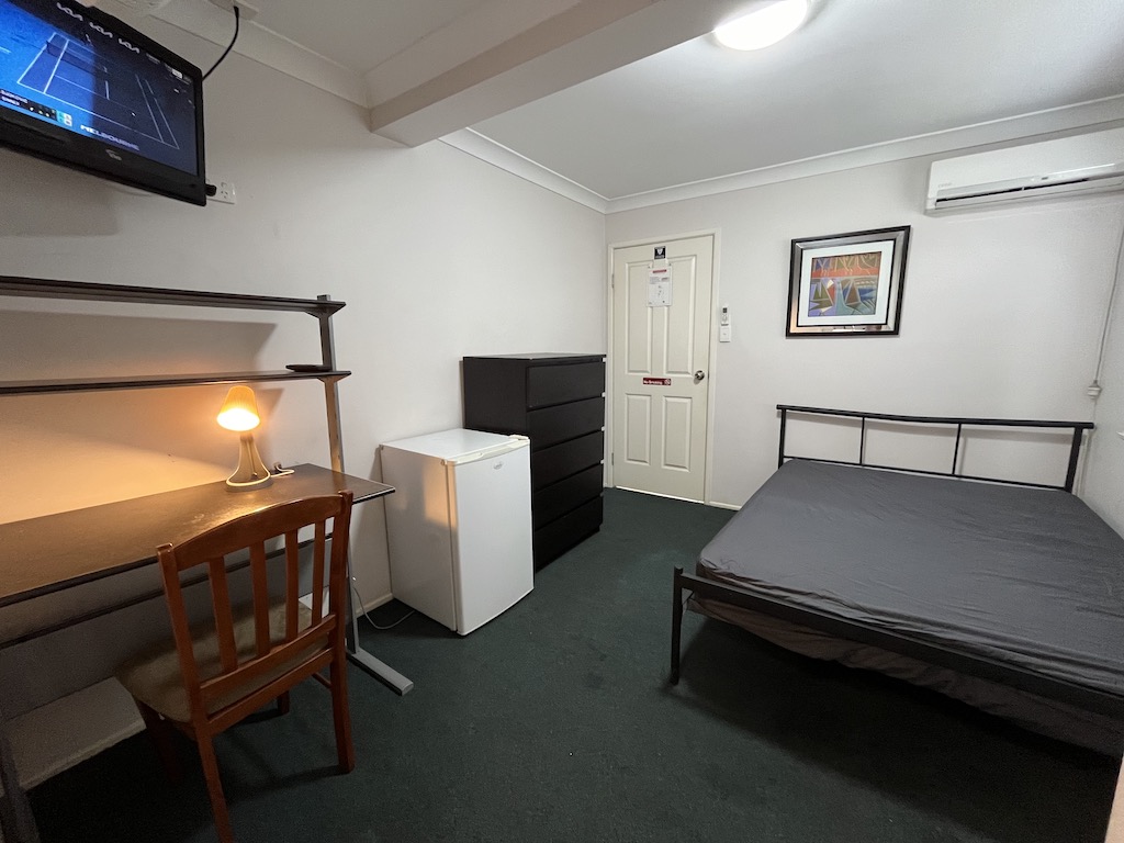 nice air-con’d rooms Nr Auchenflower station.