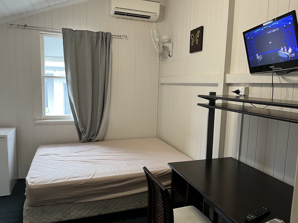 nice air-con’d rooms Nr Auchenflower station.
