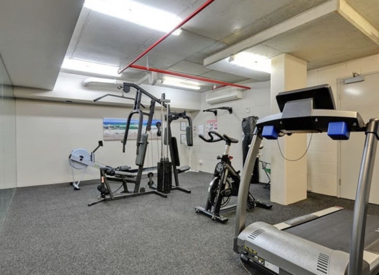 Room for rent – Ideal for a single woman (Long term preferred)