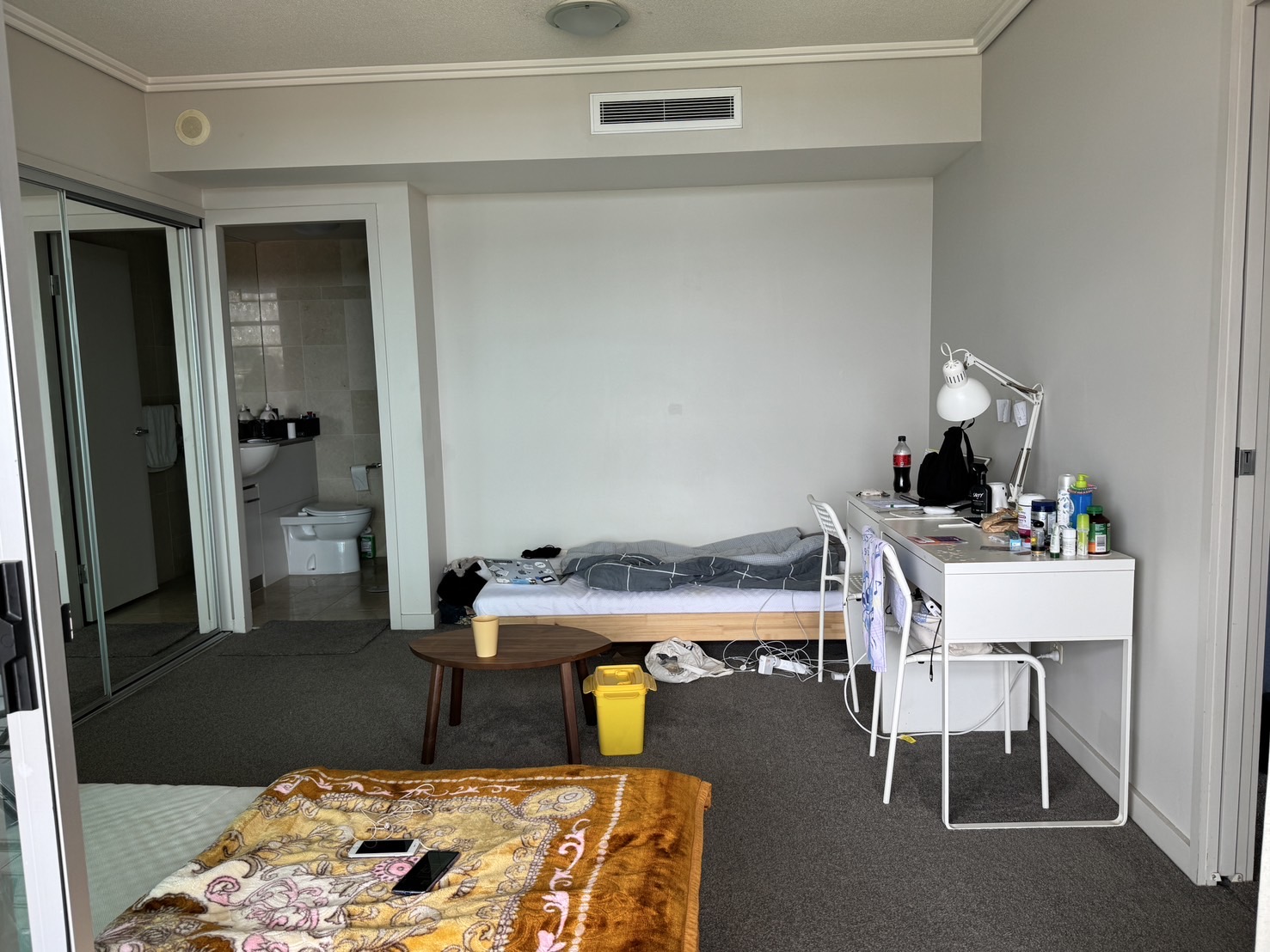 Brisbane city / master room / looking for 1 girl / available from 27th of Feb