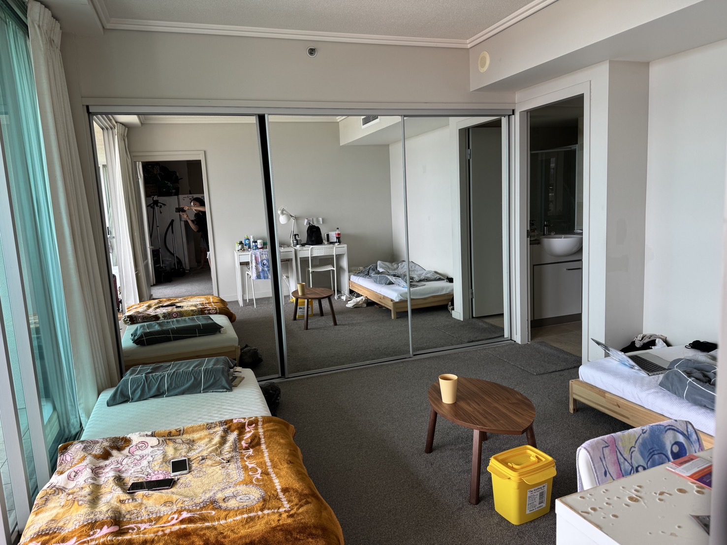 Brisbane city / master room / looking for 1 girl / available from 27th of Feb