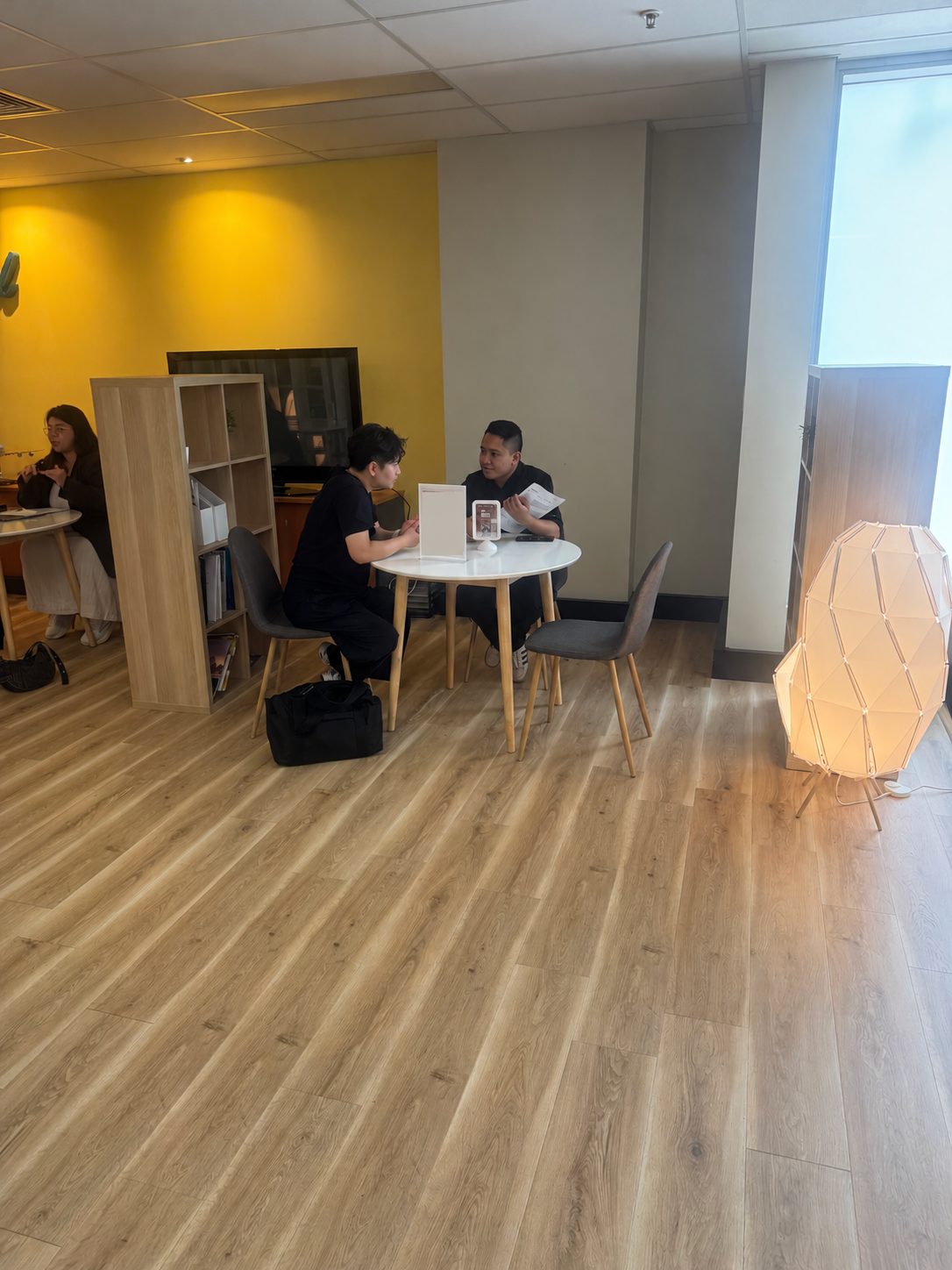 JobFlatmate Candidate and employer talking during Interview Day